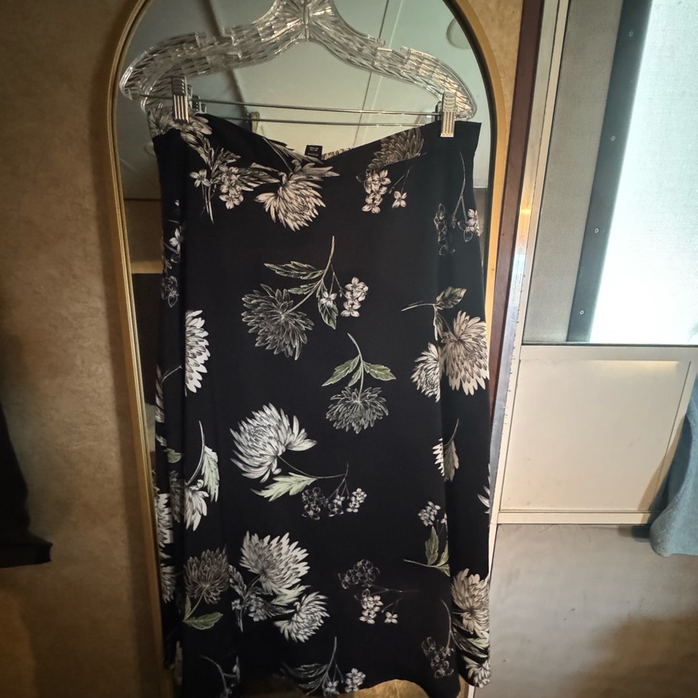 Who What Wear Black and Gray A-Line Midi Skirt